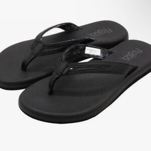 Flojos Classic Black Flip Flop Sandals, size 6
